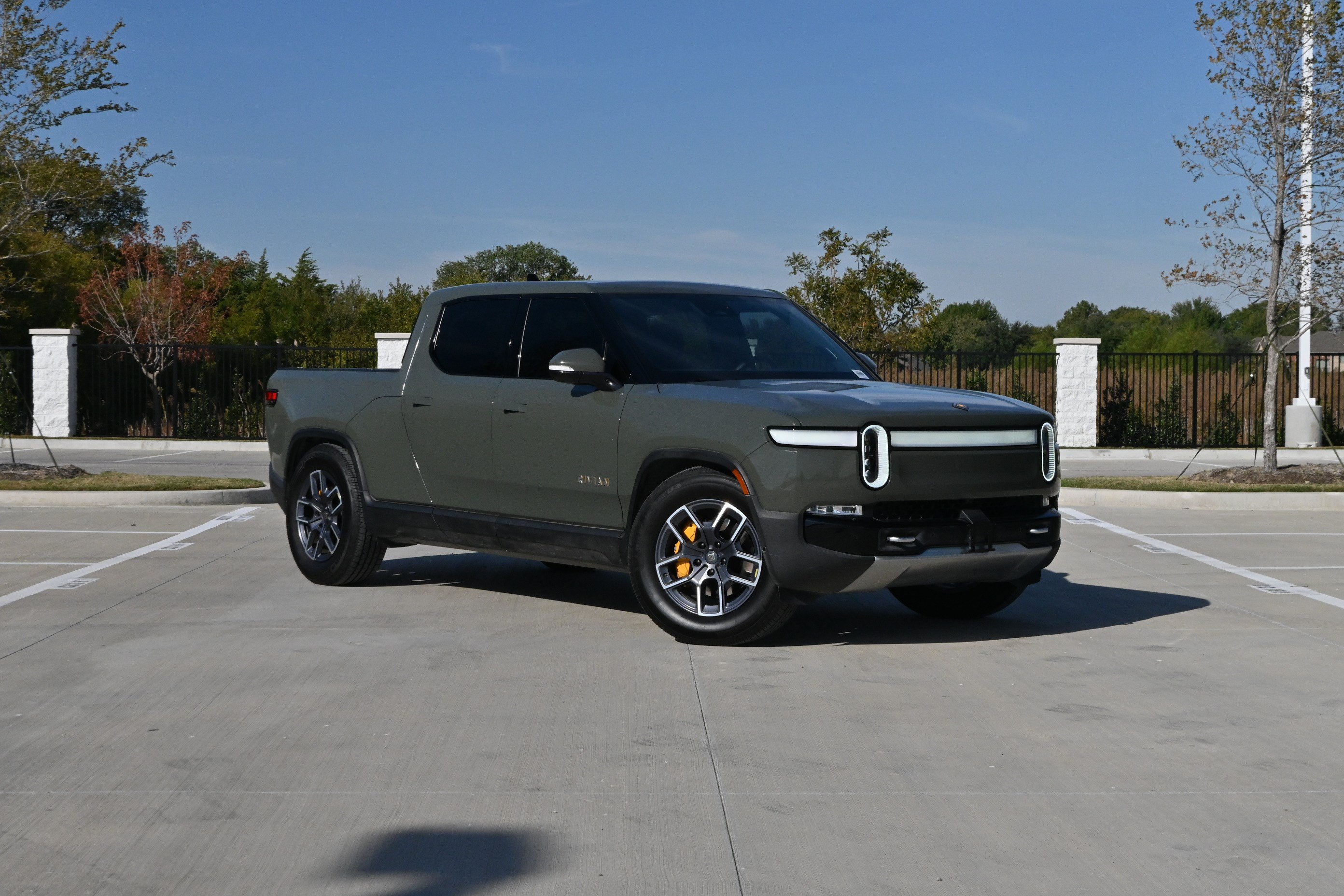 Used 2023 Rivian R1T Launch Edition AWD/4WD image 2
