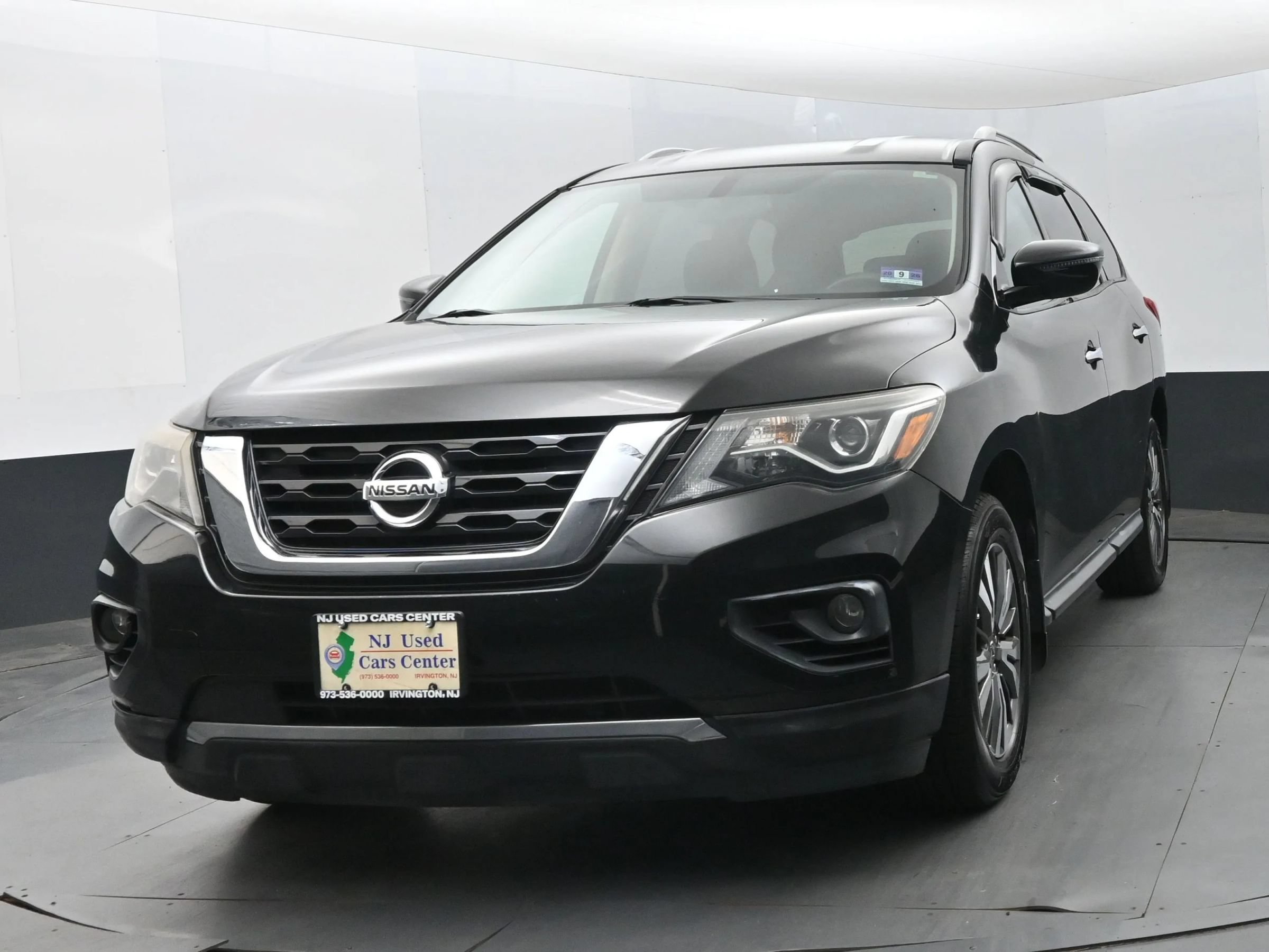 Used 2017 Nissan Pathfinder SV AWD/4WD image 1