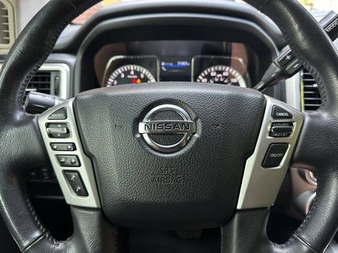 Used 2019 Nissan Titan SV w/ SV Convenience Package AWD/4WD image 23