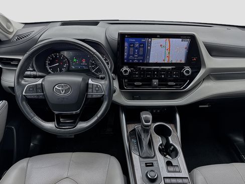 Used 2021 Toyota Highlander Platinum AWD/4WD image 15