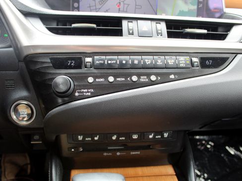 Used 2020 Lexus ES 350 w/ Luxury Package image 18