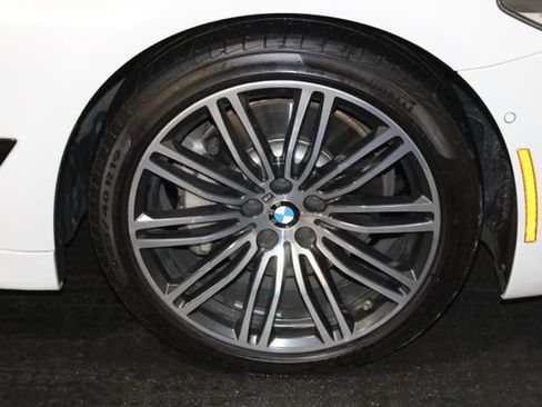Used 2019 BMW 540i xDrive w/ M Sport Package AWD/4WD image 31