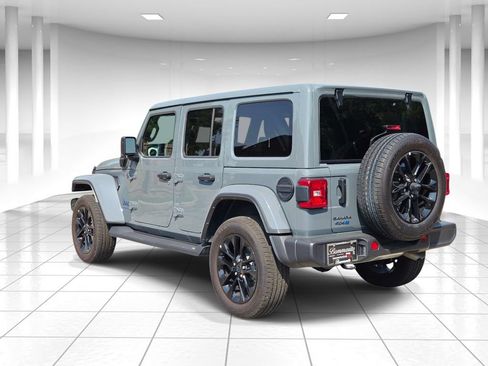 Used 2025 Jeep Wrangler Unlimited Sahara AWD/4WD image 5