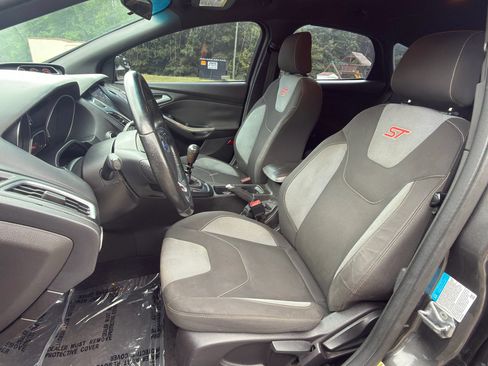 Used 2016 Ford Focus ST FWD image 2