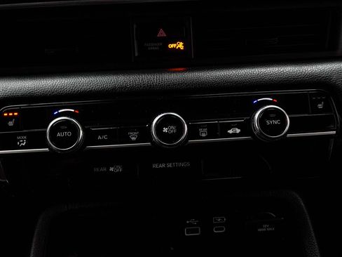 Used 2025 Honda Pilot Sport image 20