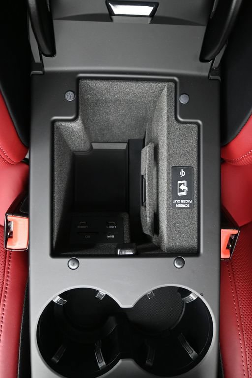 Certified 2025 Porsche Macan AWD/4WD image 20