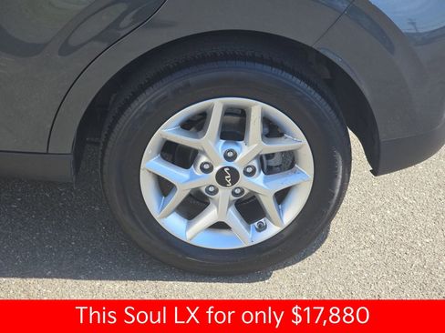 Used 2025 Kia Soul LX w/ LX Technology Package FWD image 38