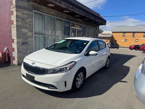 Used 2017 Kia Forte LX image 1