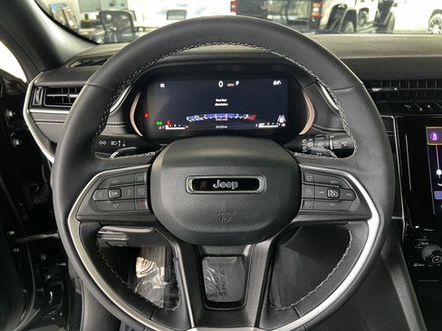 Used 2024 Jeep Grand Cherokee Altitude image 15