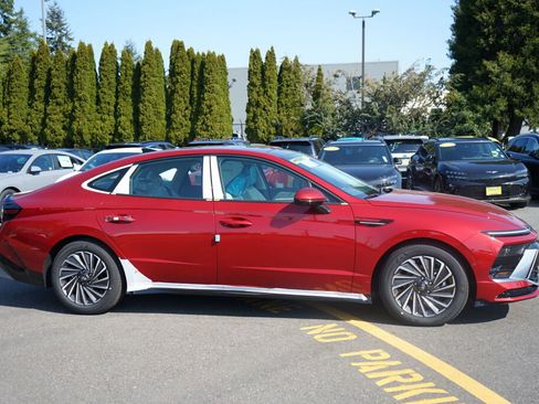 New 2025 Hyundai Sonata Limited image 3