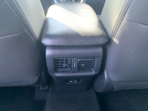 Used 2025 Toyota RAV4 XLE AWD/4WD image 15