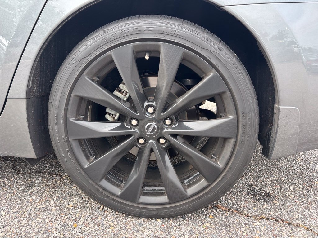 Used 2023 Nissan Maxima SR w/ Sport Mat Group FWD image 21