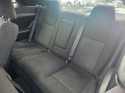 Used 2019 Dodge Challenger SXT RWD image 7