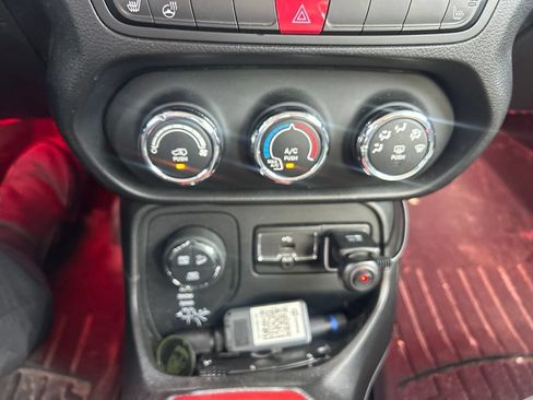 Used 2017 Jeep Renegade Trailhawk w/ Safety & Security Group AWD/4WD image 12