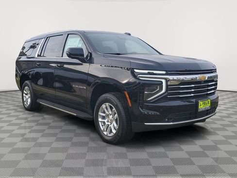 New 2026 Chevrolet Suburban LT w/ Comfort Package image 2