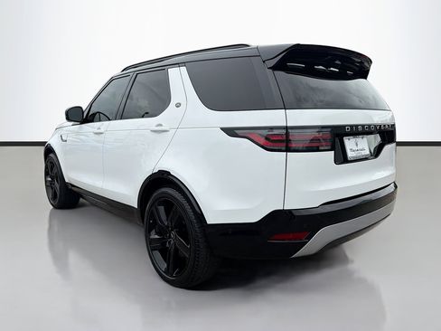 Used 2024 Land Rover Discovery Metropolitan Edition image 6