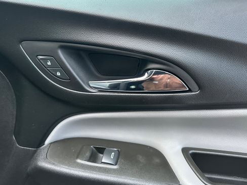 Used 2024 Chevrolet Equinox LS w/ LS Convenience Package image 22