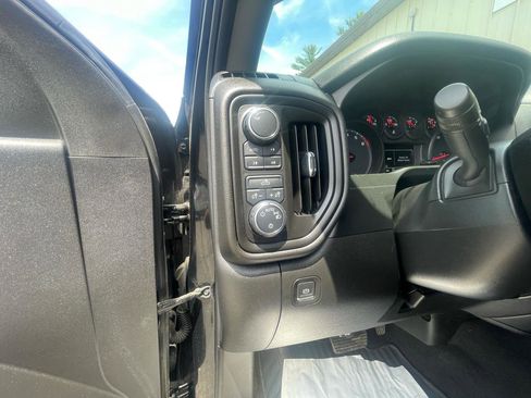 Used 2020 Chevrolet Silverado 1500 Custom Trail Boss w/ Custom Convenience Package AWD/4WD image 17