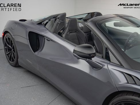 Used 2025 McLaren Artura Spider image 5