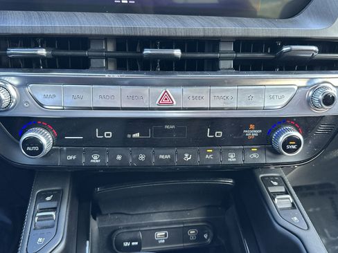 Certified 2023 Kia Telluride SX image 17