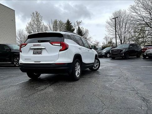 Used 2023 GMC Terrain SLE w/ Driver Convenience Package FWD image 4