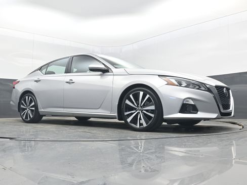Used 2020 Nissan Altima 2.0 Platinum image 21