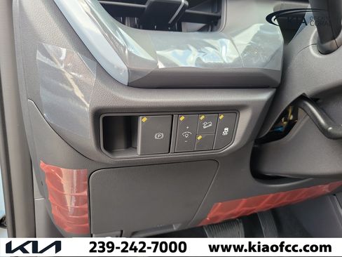 New 2027 Kia Seltos S FWD image 21