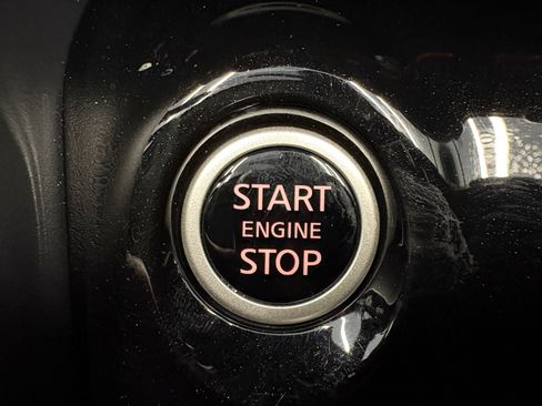 New 2025 Nissan Versa SR image 30