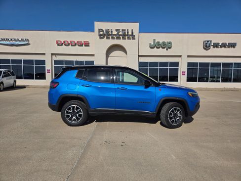 Used 2025 Jeep Compass Trailhawk w/ Trailhawk Elite Group AWD/4WD image 1