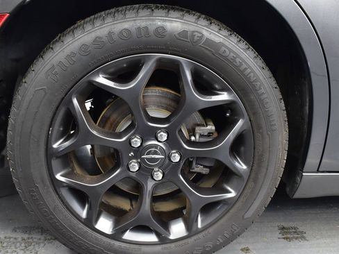 Used 2021 Chrysler 300 Touring w/ Sport Appearance Package image 8