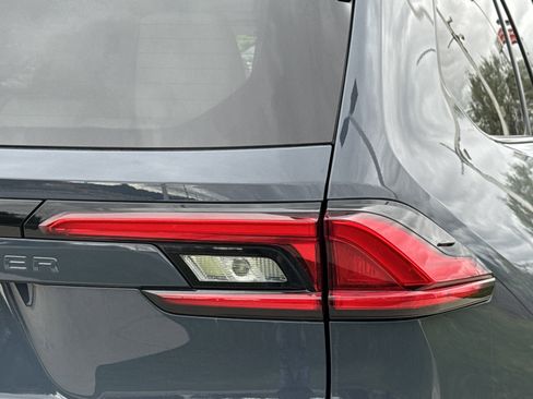 Used 2024 Toyota Grand Highlander Limited AWD/4WD image 11