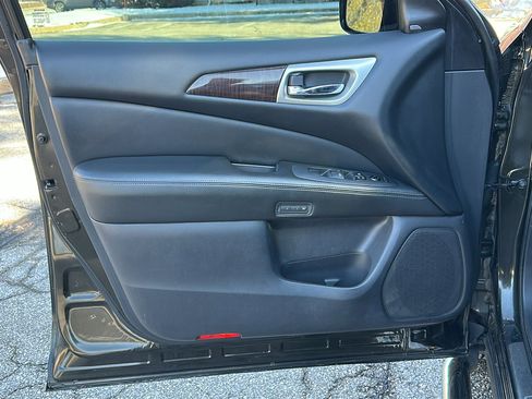 Used 2015 Nissan Pathfinder Platinum w/ Family Entertainment Package image 17