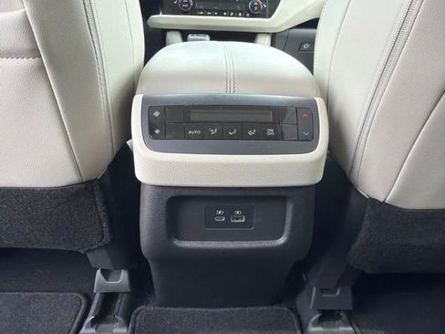 Used 2023 Nissan Pathfinder SL FWD image 12