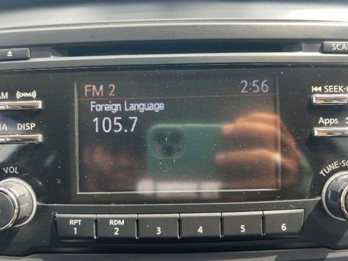 Used 2017 Nissan Titan SV image 33