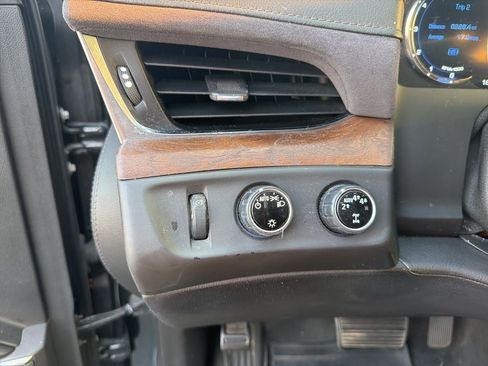 Used 2017 Cadillac Escalade Luxury image 13