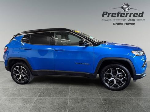 Used 2025 Jeep Compass Limited AWD/4WD image 8