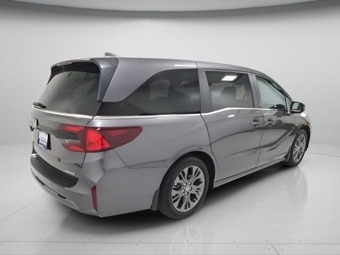 Used 2025 Honda Odyssey Touring image 6