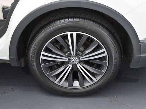 Used 2019 Volkswagen Tiguan SEL FWD image 32