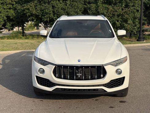 Used 2017 Maserati Levante AWD/4WD image 4