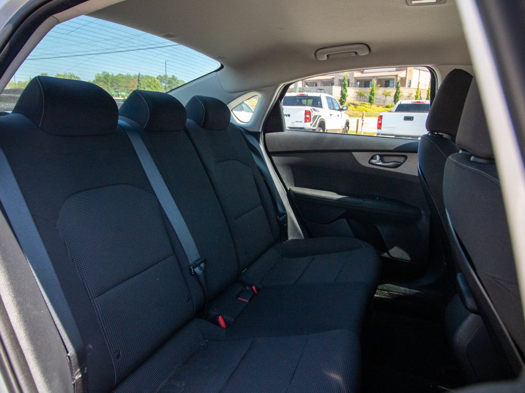 Used 2020 Kia Forte LXS FWD image 17