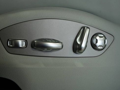 New 2026 Porsche Macan image 33