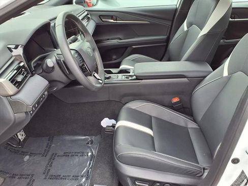 Used 2025 Toyota Camry SE image 12