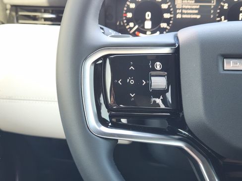 Certified 2025 Land Rover Discovery Sport Dynamic SE AWD/4WD image 23