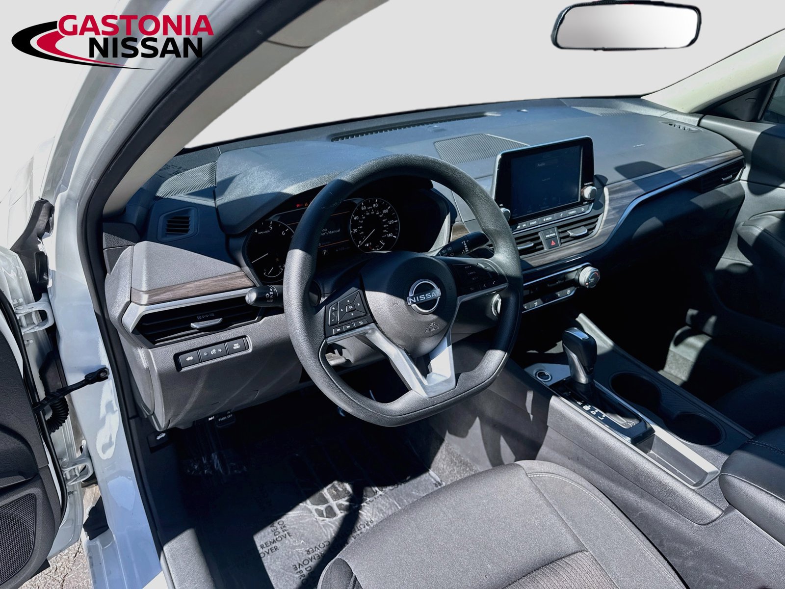 Used 2025 Nissan Altima 2.5 SV FWD image 11