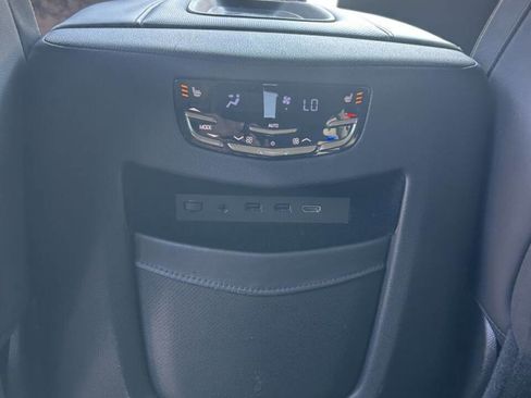 Used 2019 Cadillac Escalade Platinum image 28