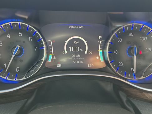 Used 2021 Chrysler Pacifica Limited w/ Uconnect Theater Family Group AWD/4WD image 22