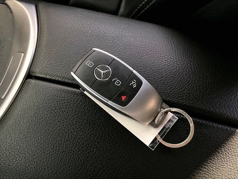 Used 2020 Mercedes-Benz GLC 300 4MATIC image 15