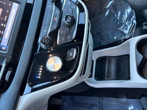 Used 2023 Chrysler Voyager LX FWD image 14