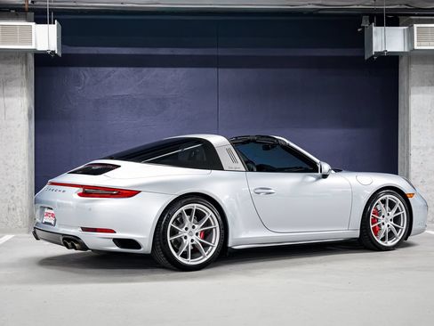 Used 2018 Porsche 911 Targa 4S AWD/4WD image 3