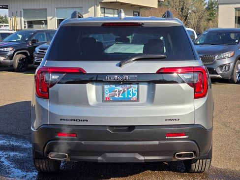 Used 2023 GMC Acadia SLT w/ Elevation Edition image 7